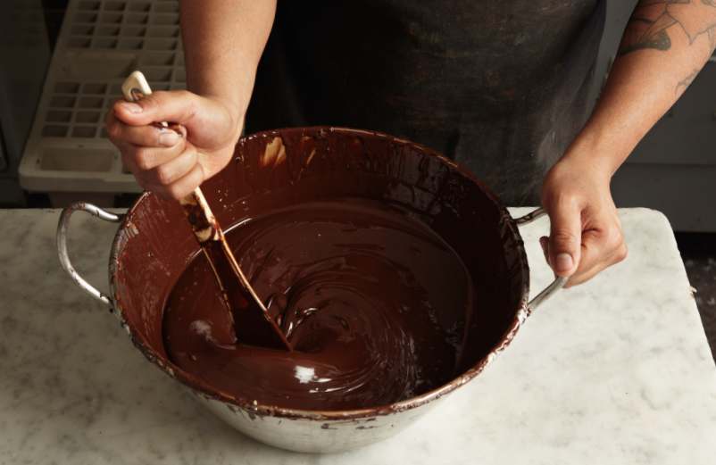 Faire fondre rapidement du chocolat en toute sécurité au micro-ondes